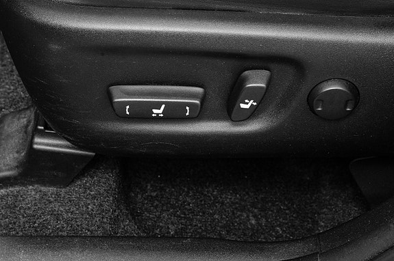 Toyota Prius+ 13 of 30