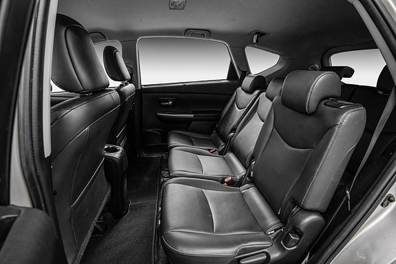 Toyota Prius+ 16 of 30