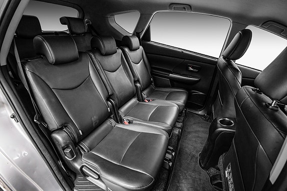 Toyota Prius+ 18 of 30