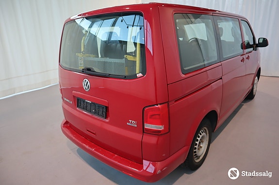 Volkswagen Caravelle 5 of 10