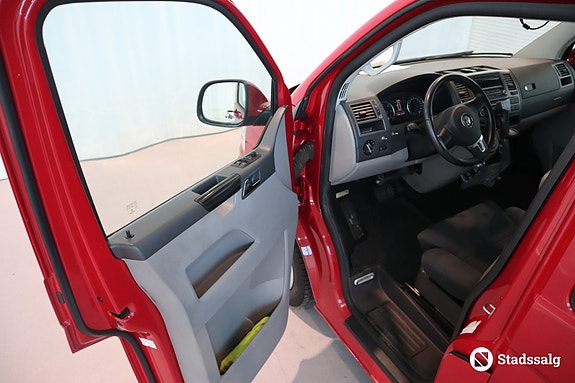 Volkswagen Caravelle 9 of 10