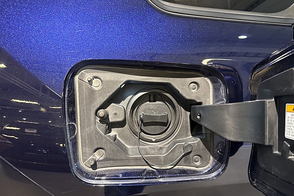 Toyota RAV4 Plug-in Hybrid 19 of 24