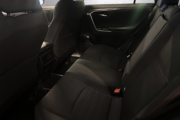Toyota RAV4 Plug-in Hybrid 18 of 24