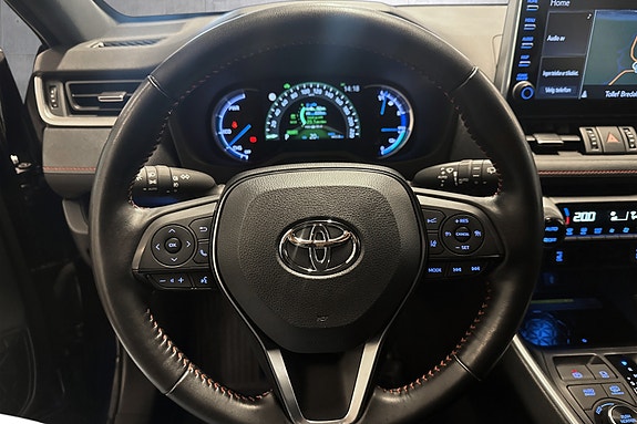 Toyota RAV4 Plug-in Hybrid 13 of 24