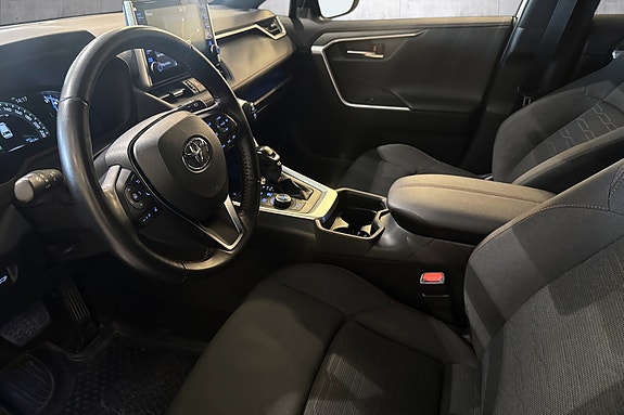 Toyota RAV4 Plug-in Hybrid 12 of 24