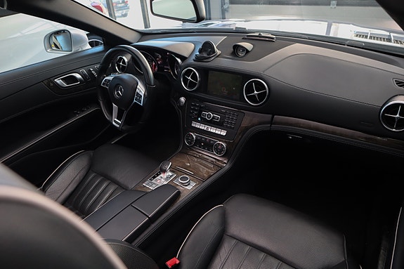 Mercedes-Benz SL350 27 of 30