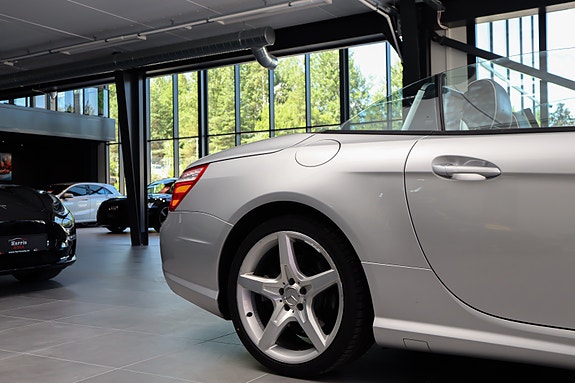 Mercedes-Benz SL350 18 of 30