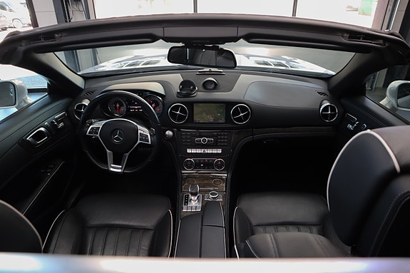 Mercedes-Benz SL350 28 of 30