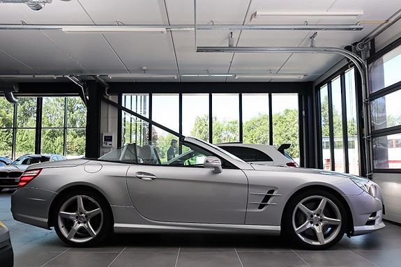Mercedes-Benz SL350 17 of 30