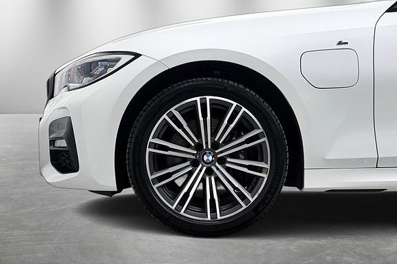 BMW 330e 11 of 30