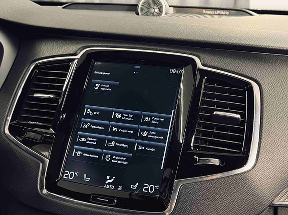 Volvo XC90 30 of 30
