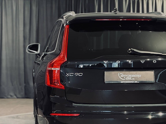 Volvo XC90 10 of 30