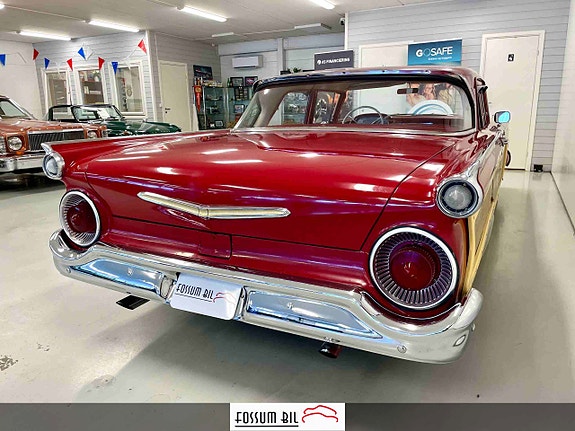 Ford Fairlane 18 of 30