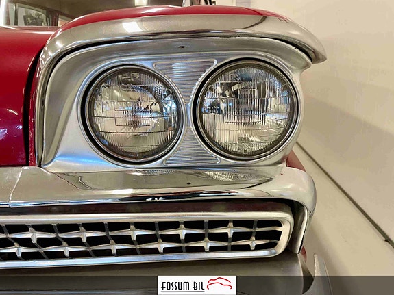 Ford Fairlane 22 of 30