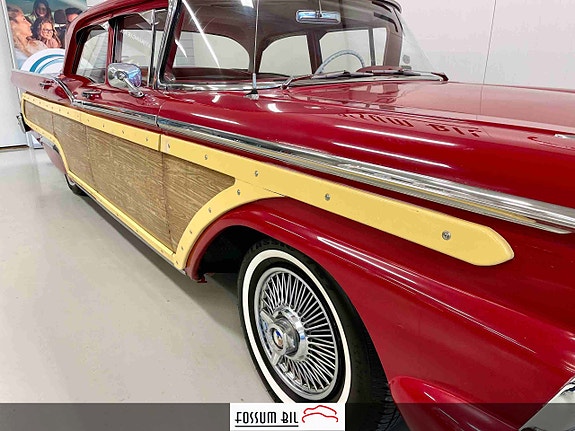Ford Fairlane 24 of 30