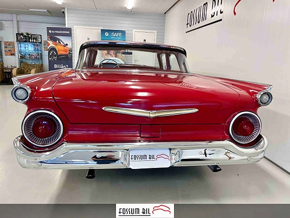 Ford Fairlane 17 of 30