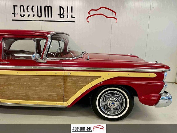 Ford Fairlane 19 of 30