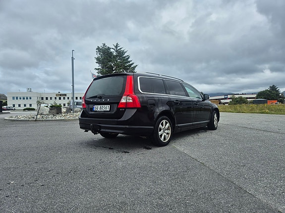 Volvo V70 4 of 30