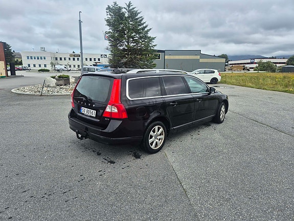 Volvo V70 8 of 30