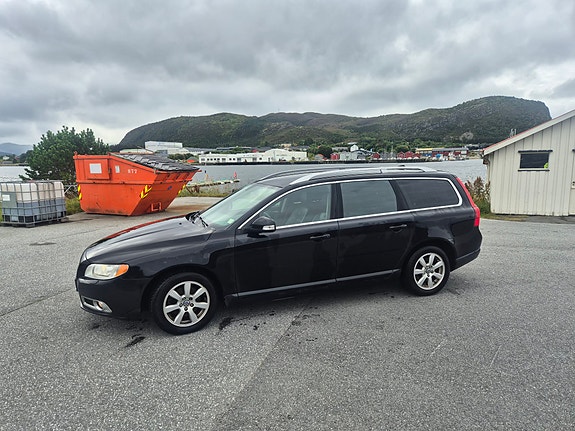 Volvo V70 2 of 30