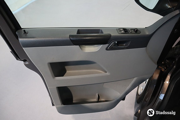 Volkswagen Caravelle 10 of 10