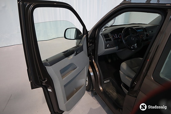 Volkswagen Caravelle 9 of 10