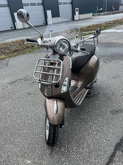 Vespa Primavera 50 Touring 5 of 9