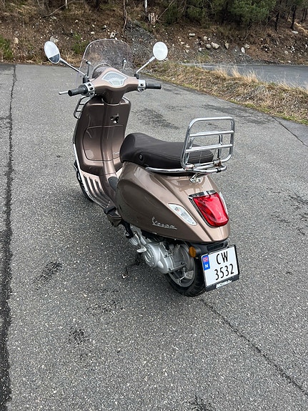 Vespa Primavera 50 Touring 3 of 9