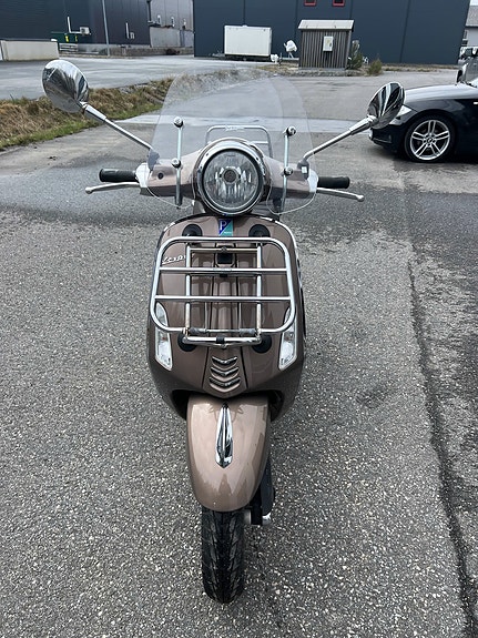 Vespa Primavera 50 Touring 6 of 9