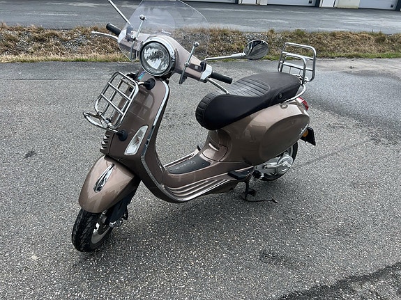 Vespa Primavera 50 Touring 2 of 9