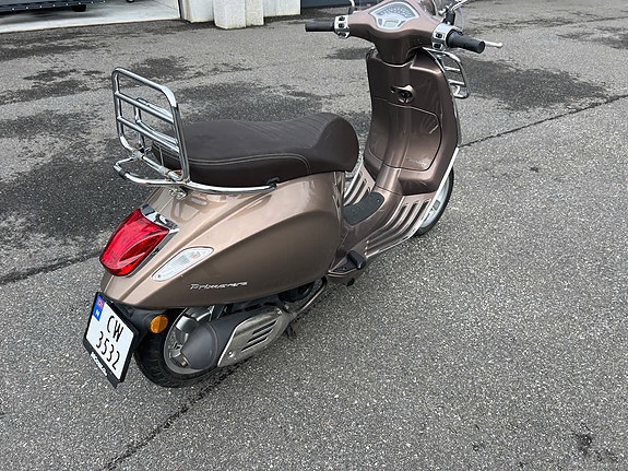 Vespa Primavera 50 Touring 7 of 9