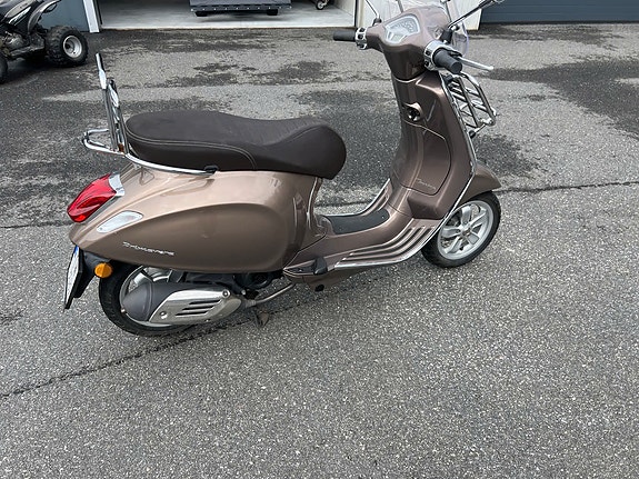 Vespa Primavera 50 Touring 8 of 9