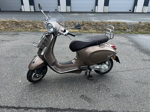 Vespa Primavera 50 Touring 4 of 9
