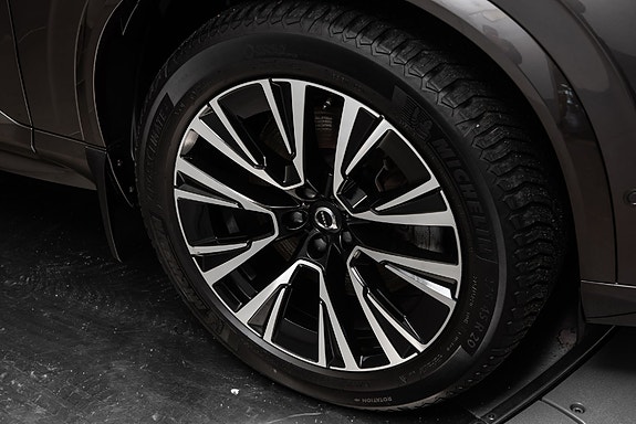 Volvo XC90 11 of 30