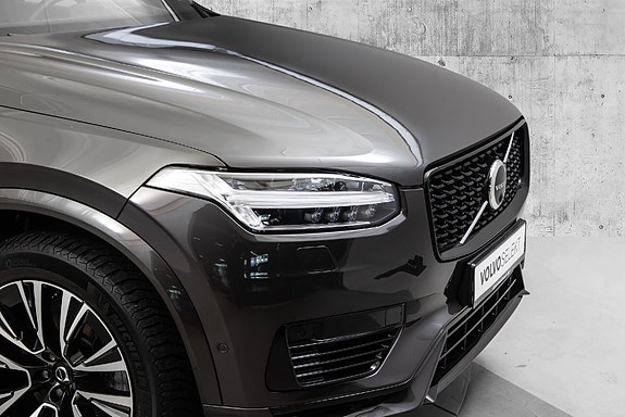 Volvo XC90 2 of 30