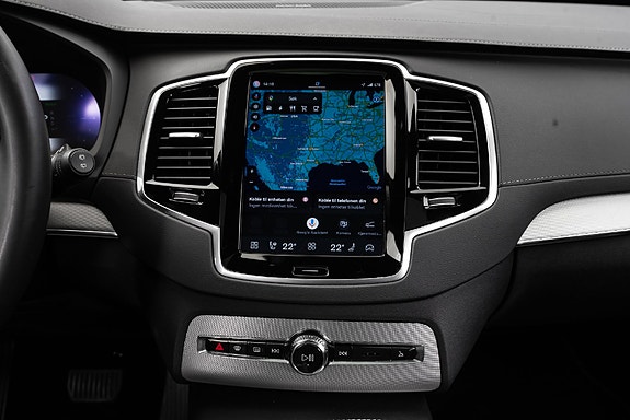 Volvo XC90 16 of 30