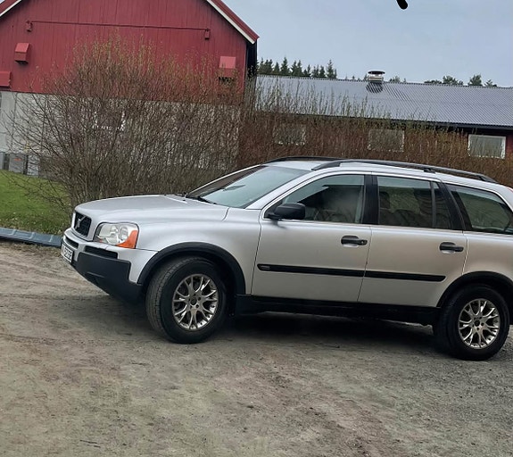Volvo XC90 3 of 4