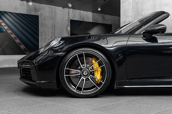 Porsche 911 8 of 30
