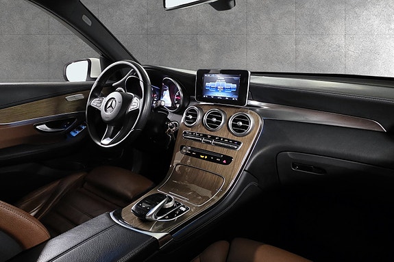 Mercedes-Benz GLC350 e 24 of 30