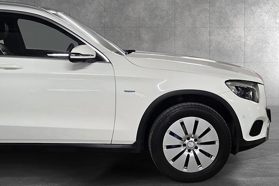 Mercedes-Benz GLC350 e 14 of 30
