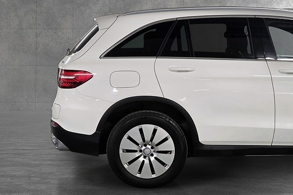 Mercedes-Benz GLC350 e 13 of 30