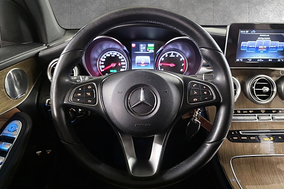 Mercedes-Benz GLC350 e 26 of 30