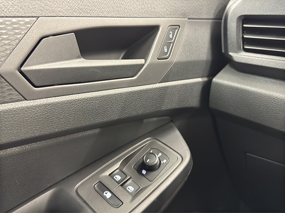 Volkswagen Caddy Maxi 17 of 24