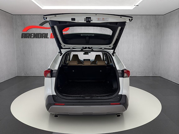 Toyota RAV4 8 of 22
