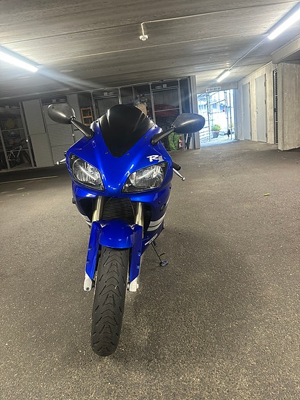 Yamaha YZF-R1 3 of 11
