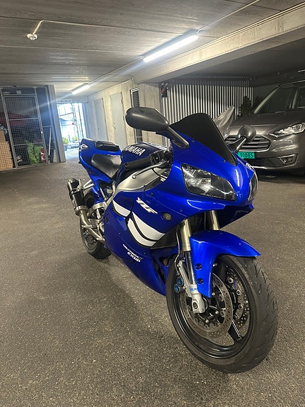 Yamaha YZF-R1 4 of 11