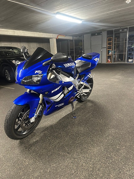 Yamaha YZF-R1 2 of 11