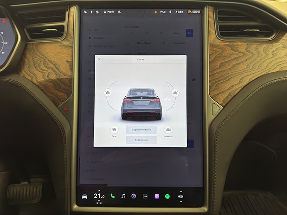 Tesla Model X 13 of 23