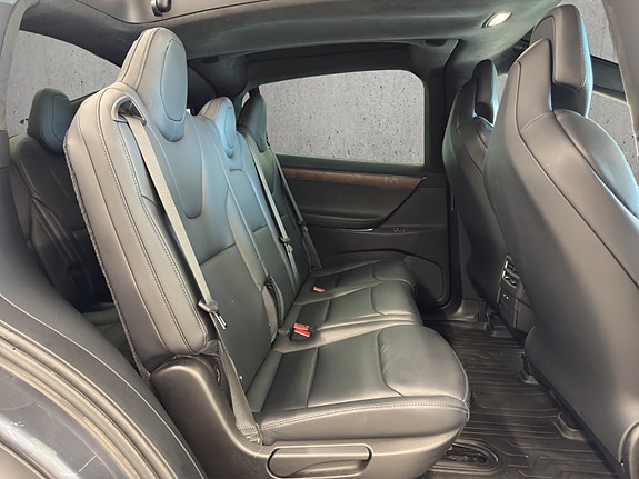 Tesla Model X 10 of 23