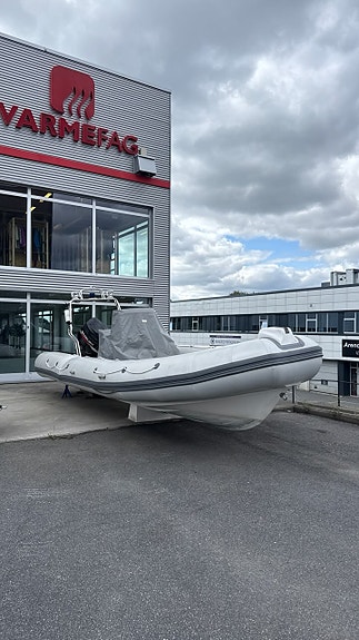 Valiant 750 med Suzuki 300hk fra 2009. Nyere pontong . 15 of 16